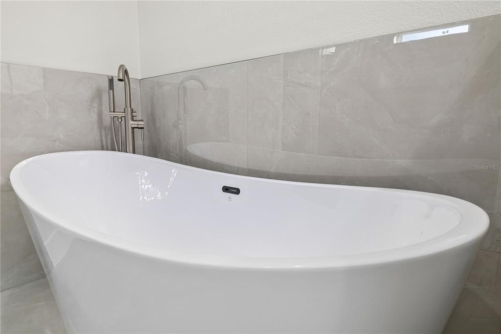 For Sale: $329,900 (4 beds, 2 baths, 1694 Square Feet)