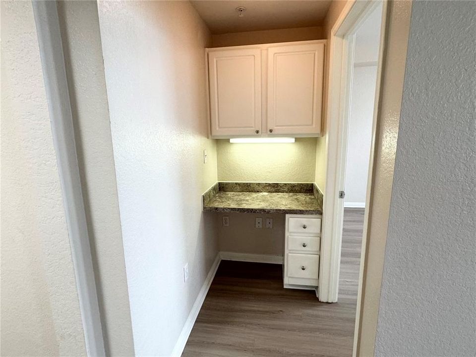 For Sale: $140,000 (1 beds, 1 baths, 562 Square Feet)