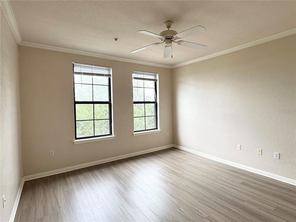 For Sale: $140,000 (1 beds, 1 baths, 562 Square Feet)