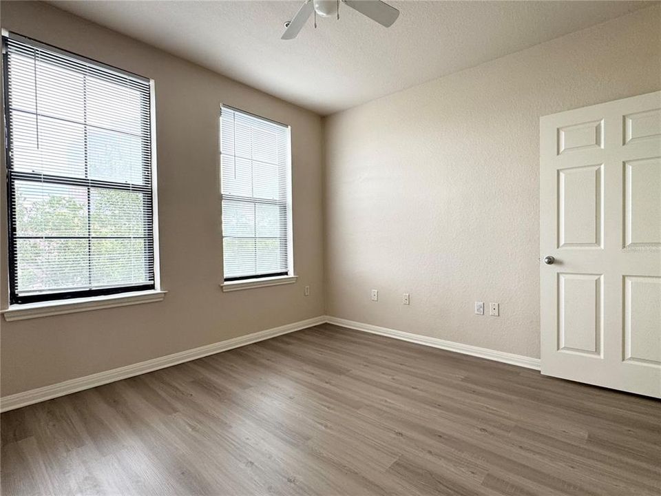 For Sale: $140,000 (1 beds, 1 baths, 562 Square Feet)