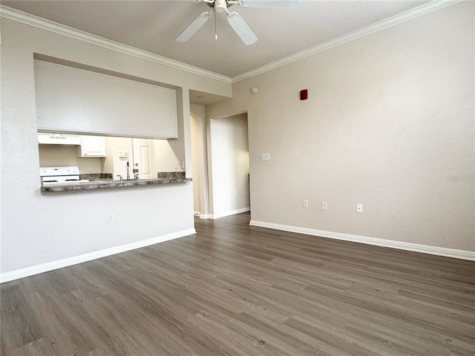 For Sale: $140,000 (1 beds, 1 baths, 562 Square Feet)
