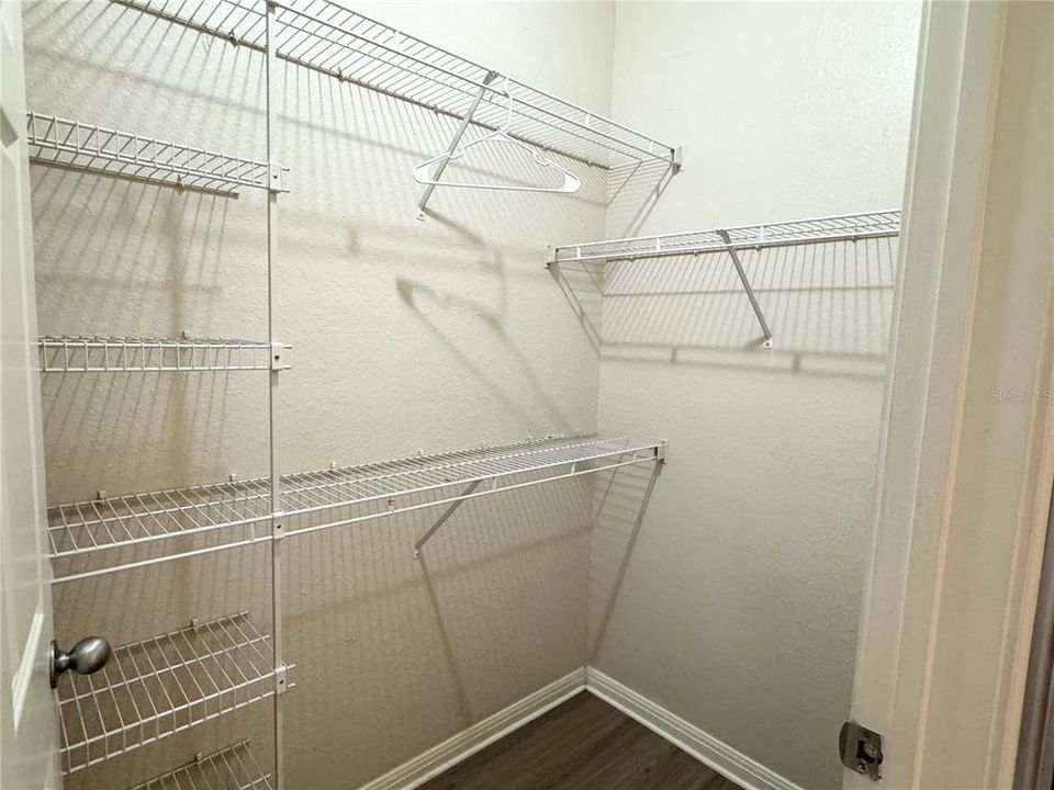 For Sale: $140,000 (1 beds, 1 baths, 562 Square Feet)
