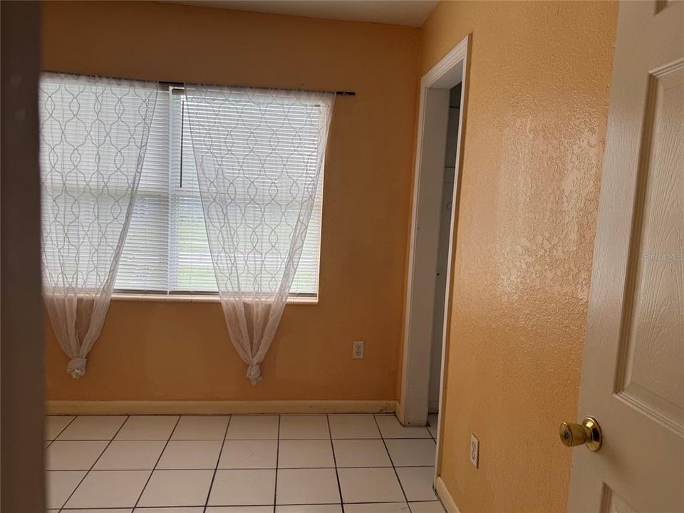 For Rent: $2,500 (5 beds, 3 baths, 1832 Square Feet)