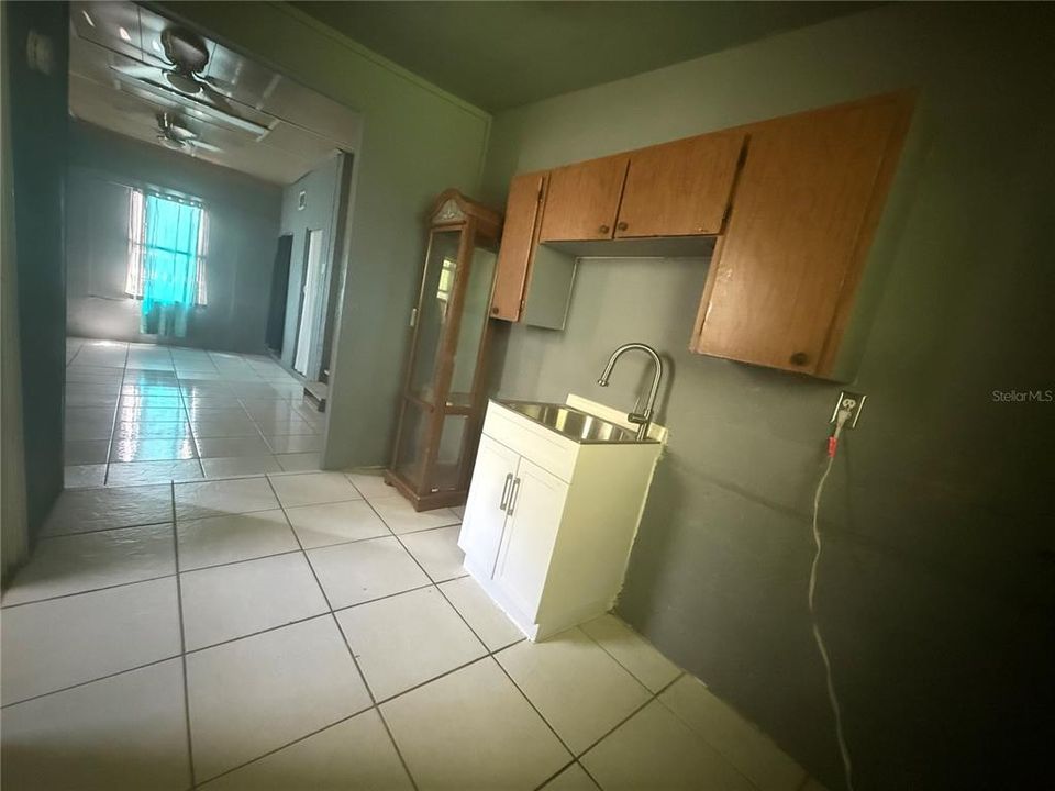 For Rent: $2,500 (5 beds, 3 baths, 1832 Square Feet)