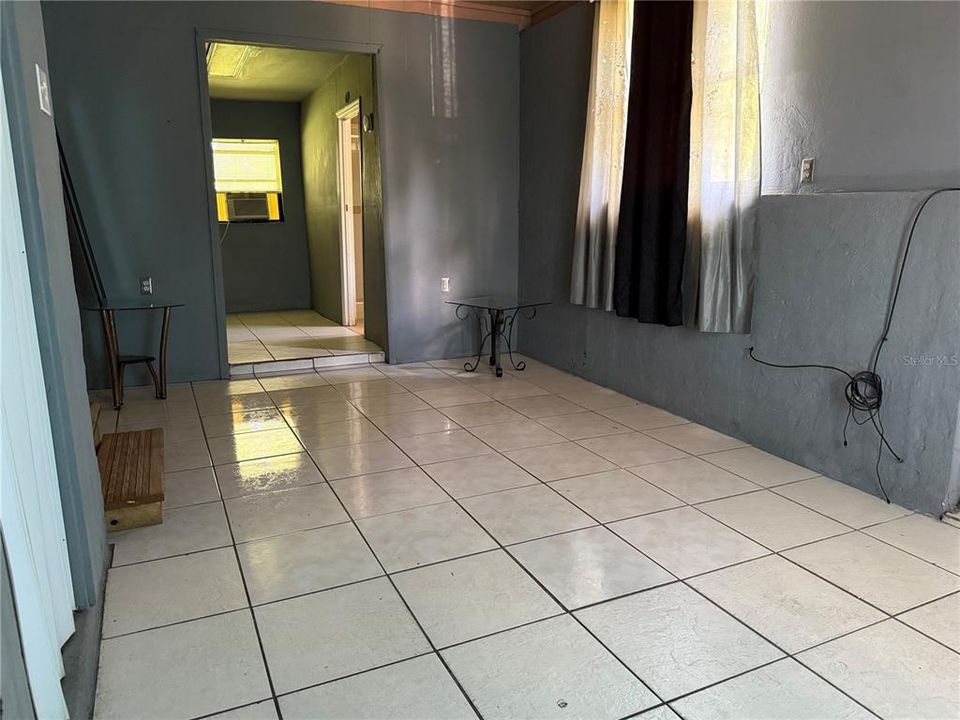 For Rent: $2,500 (5 beds, 3 baths, 1832 Square Feet)