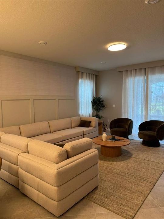 На продажу: $930,000 (7 спален, 5 ванн, 4417 Квадратных фут)