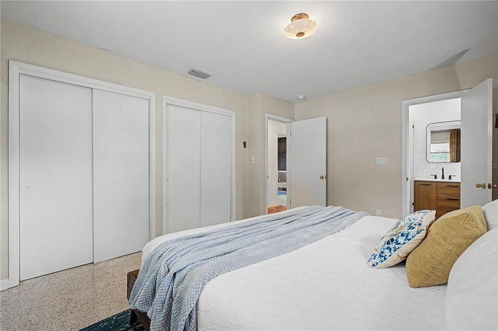 For Sale: $500,000 (4 beds, 2 baths, 1932 Square Feet)