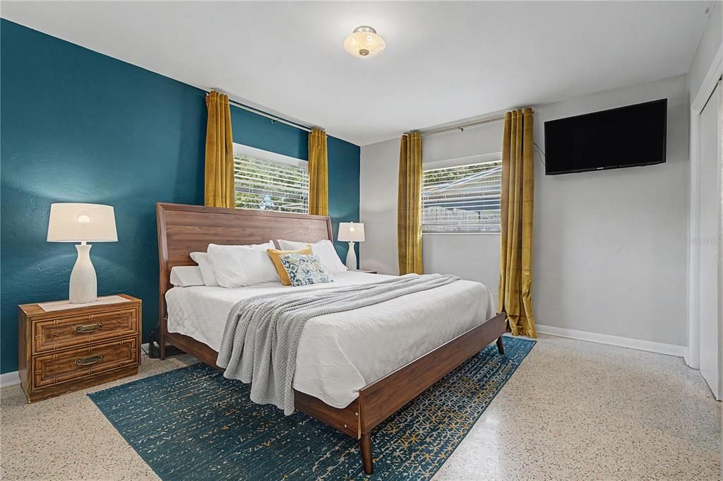 For Sale: $500,000 (4 beds, 2 baths, 1932 Square Feet)