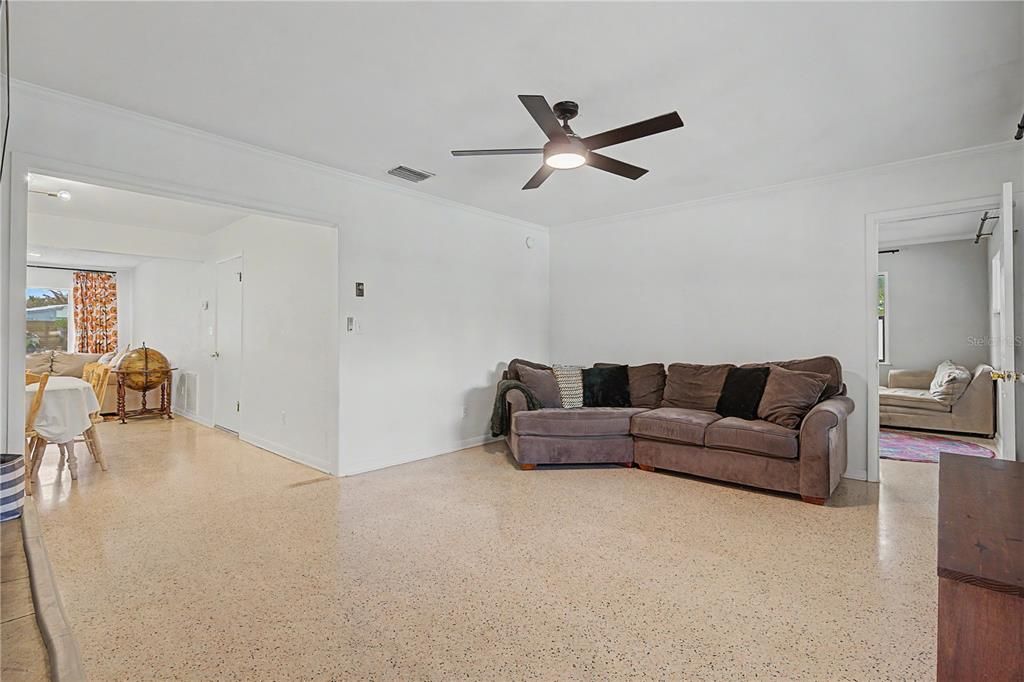 For Sale: $500,000 (4 beds, 2 baths, 1932 Square Feet)