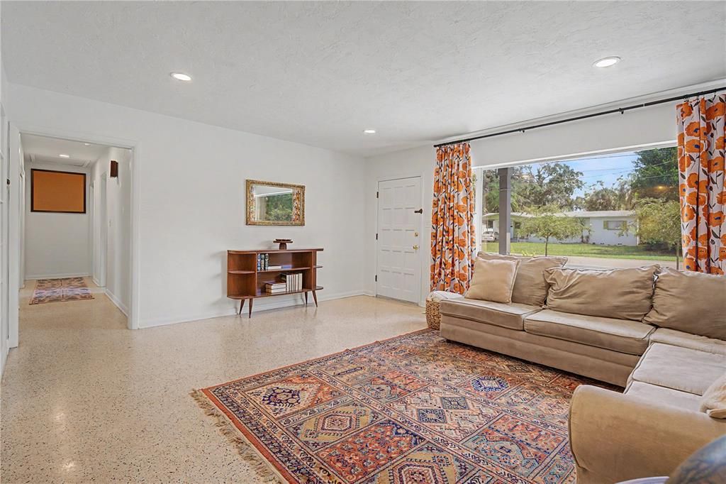 For Sale: $500,000 (4 beds, 2 baths, 1932 Square Feet)