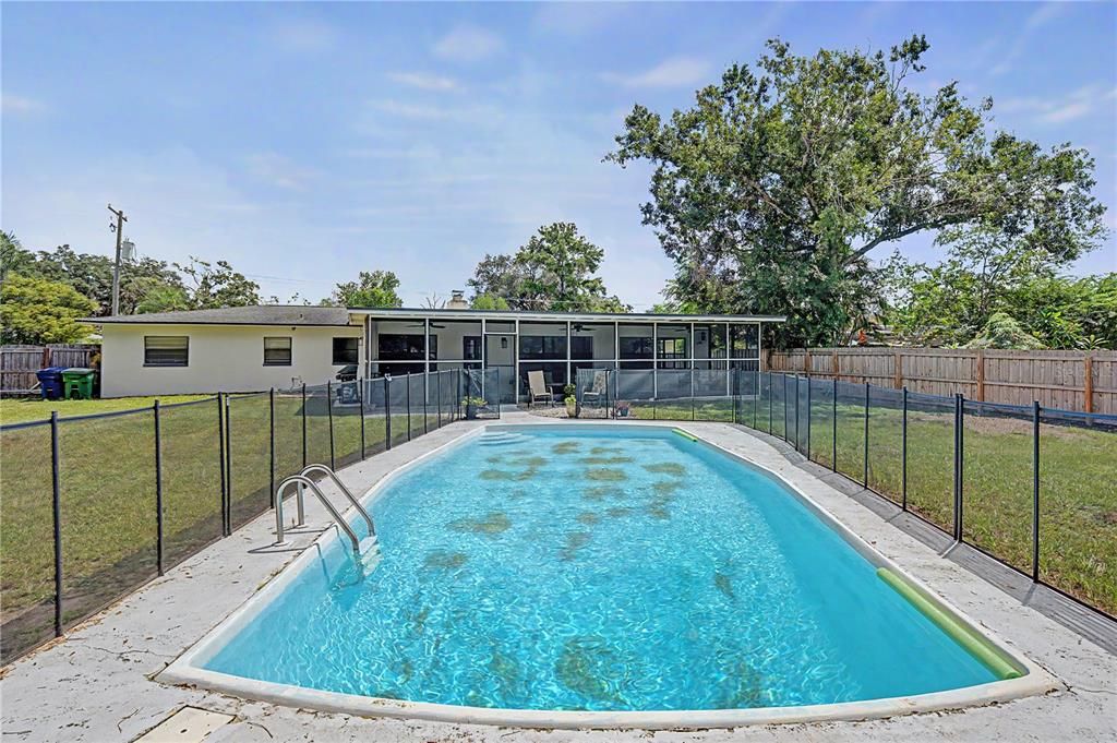 For Sale: $500,000 (4 beds, 2 baths, 1932 Square Feet)