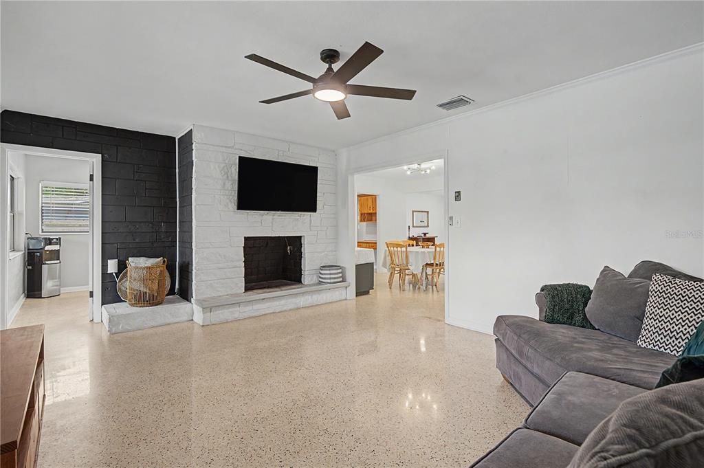 For Sale: $500,000 (4 beds, 2 baths, 1932 Square Feet)
