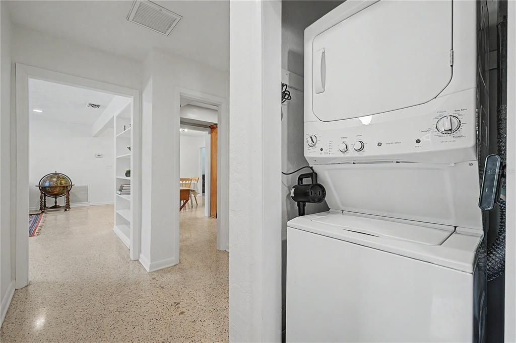 For Sale: $500,000 (4 beds, 2 baths, 1932 Square Feet)