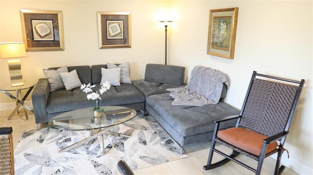 En Venta: $229,900 (2 camas, 2 baños, 935 Pies cuadrados)