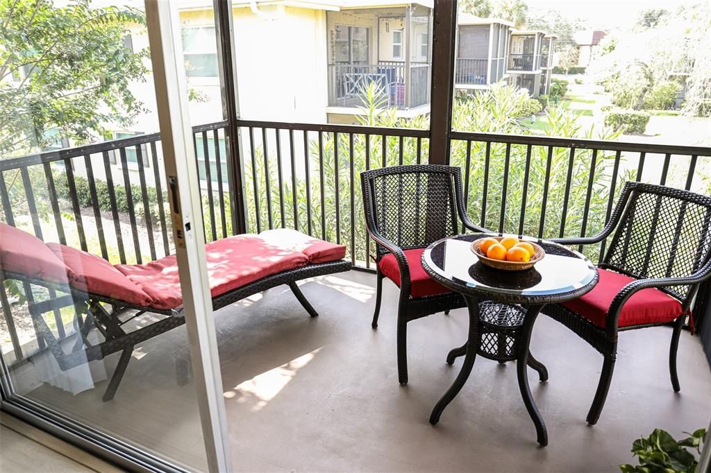 En Venta: $229,900 (2 camas, 2 baños, 935 Pies cuadrados)