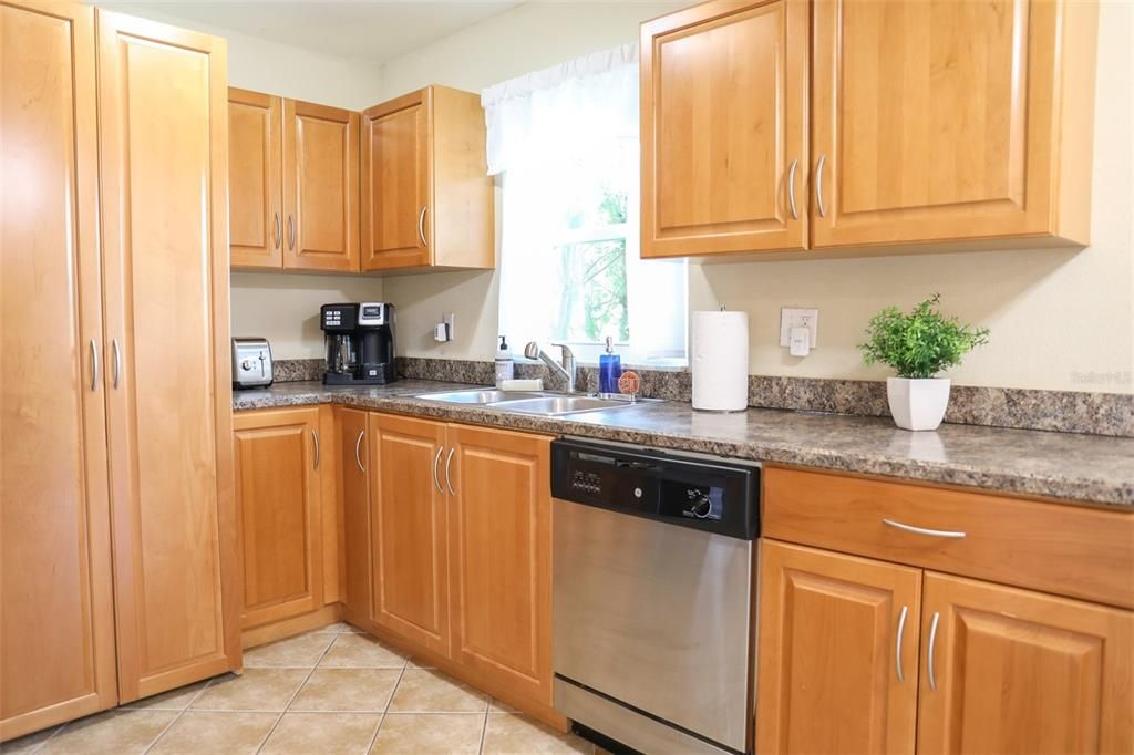 En Venta: $229,900 (2 camas, 2 baños, 935 Pies cuadrados)