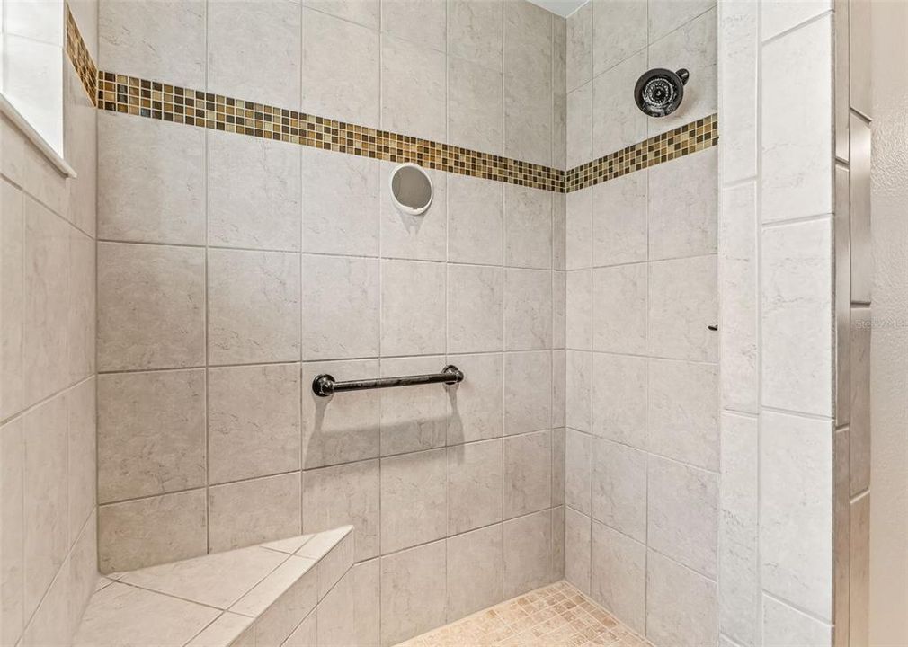 На продажу: $529,900 (3 спален, 2 ванн, 1907 Квадратных фут)