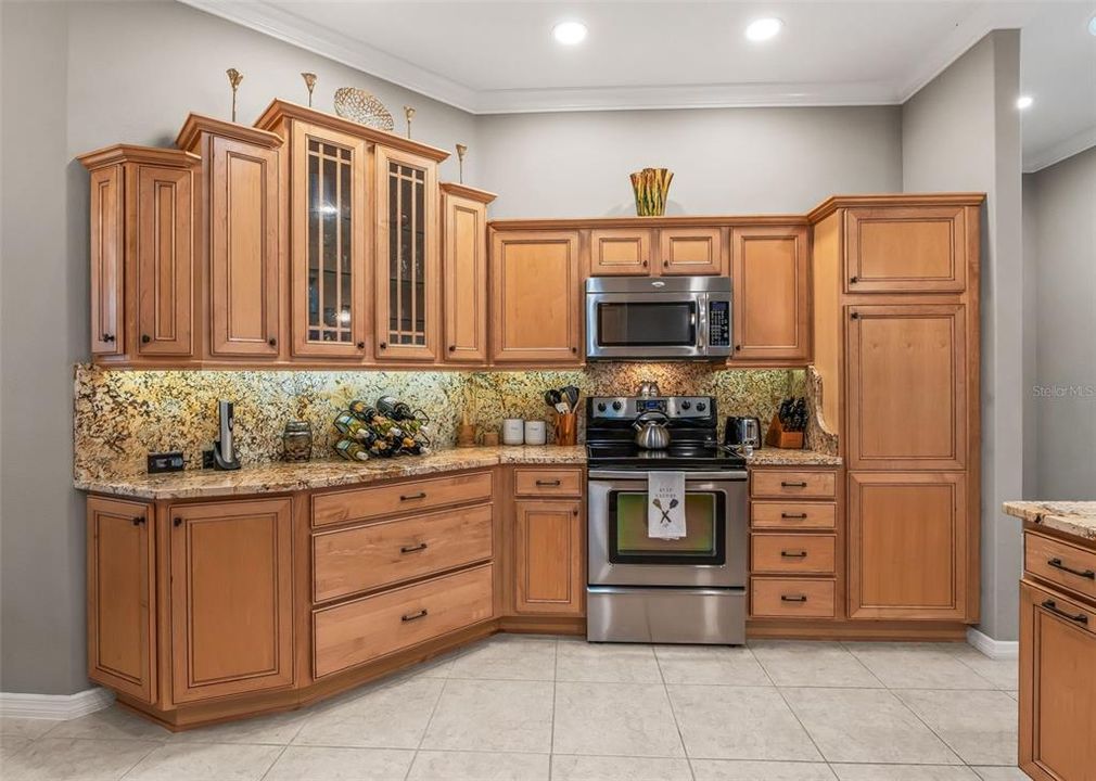 На продажу: $529,900 (3 спален, 2 ванн, 1907 Квадратных фут)