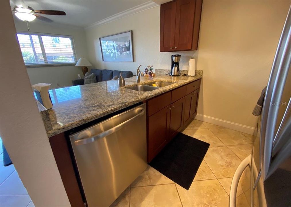 For Sale: $340,000 (1 beds, 1 baths, 486 Square Feet)