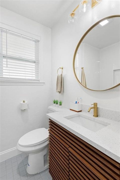 For Sale: $325,000 (2 beds, 1 baths, 851 Square Feet)
