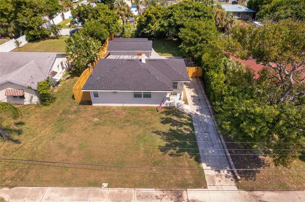 For Sale: $325,000 (2 beds, 1 baths, 851 Square Feet)