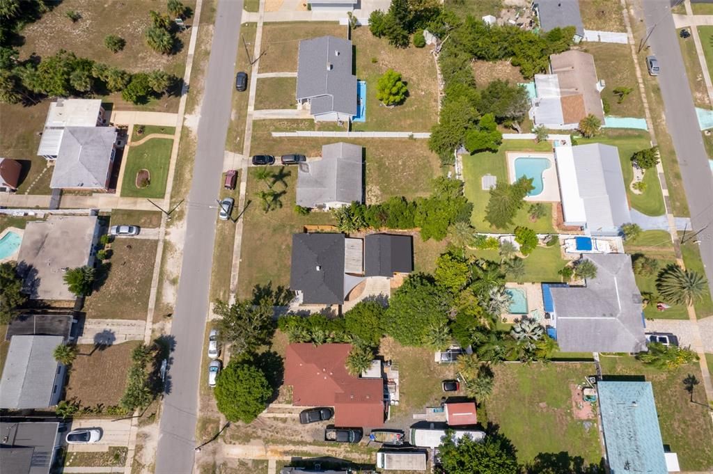 For Sale: $325,000 (2 beds, 1 baths, 851 Square Feet)