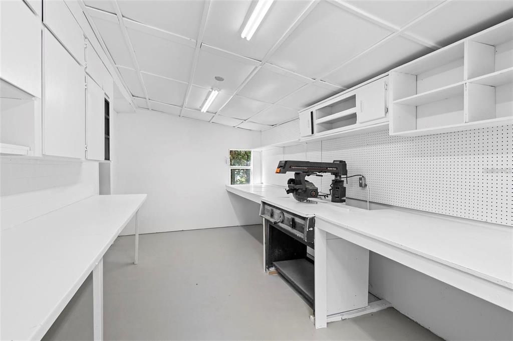 For Sale: $325,000 (2 beds, 1 baths, 851 Square Feet)
