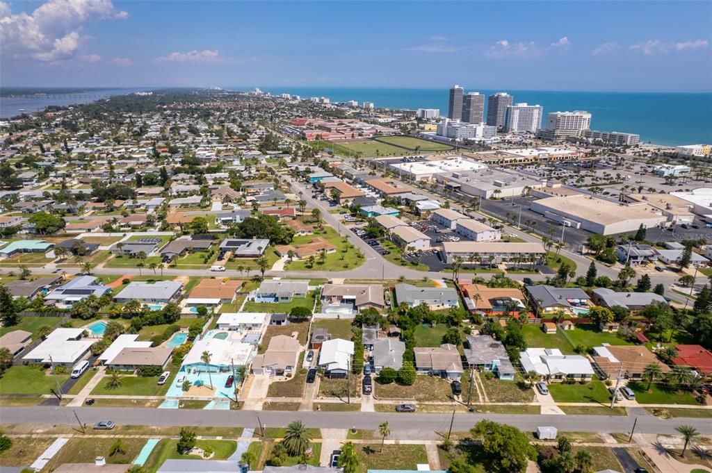 For Sale: $325,000 (2 beds, 1 baths, 851 Square Feet)