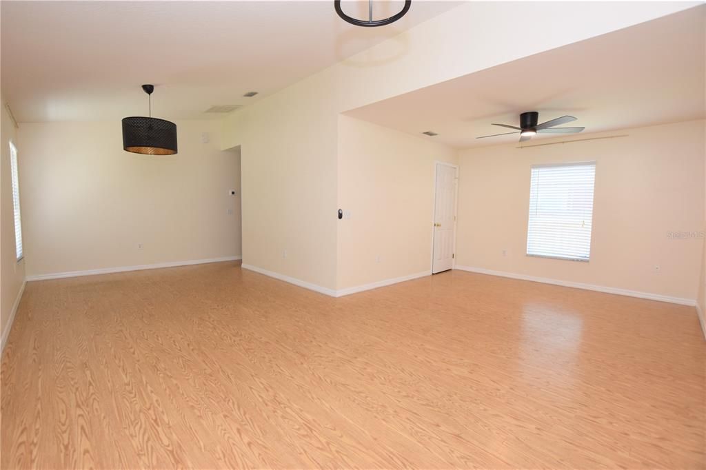 В аренду: $1,860 (3 спален, 2 ванн, 1428 Квадратных фут)