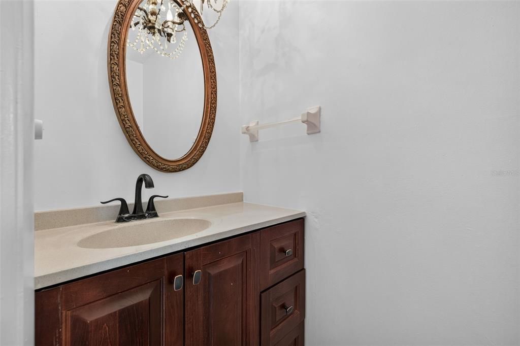 For Sale: $164,900 (2 beds, 1 baths, 1195 Square Feet)