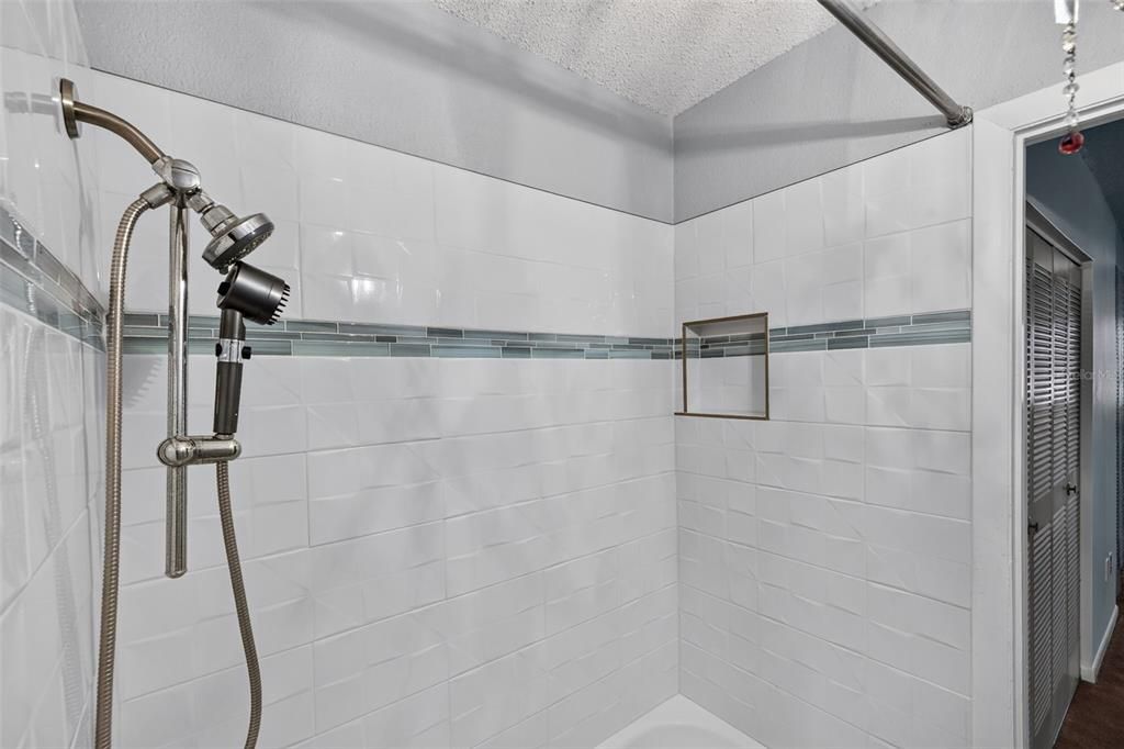 For Sale: $164,900 (2 beds, 1 baths, 1195 Square Feet)