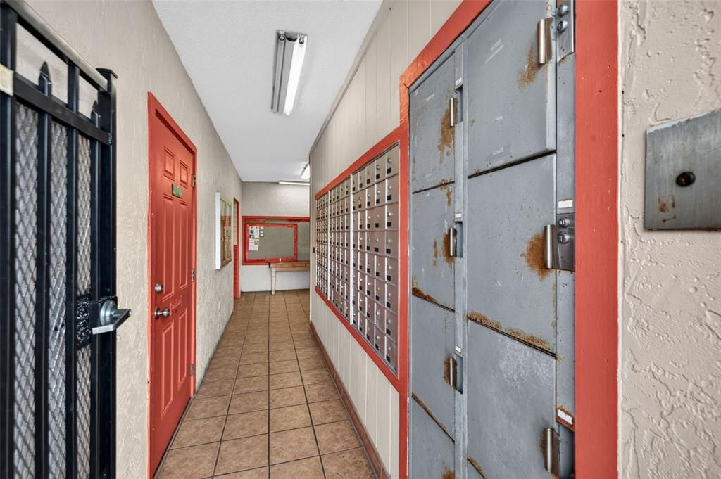 For Sale: $164,900 (2 beds, 1 baths, 1195 Square Feet)