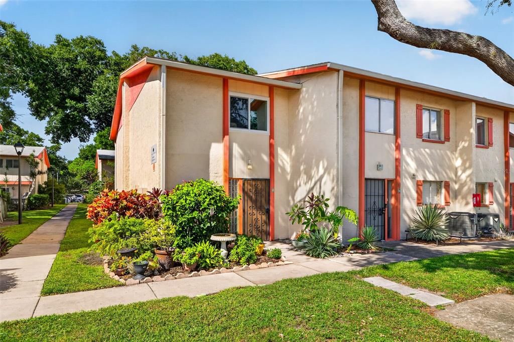 For Sale: $164,900 (2 beds, 1 baths, 1195 Square Feet)