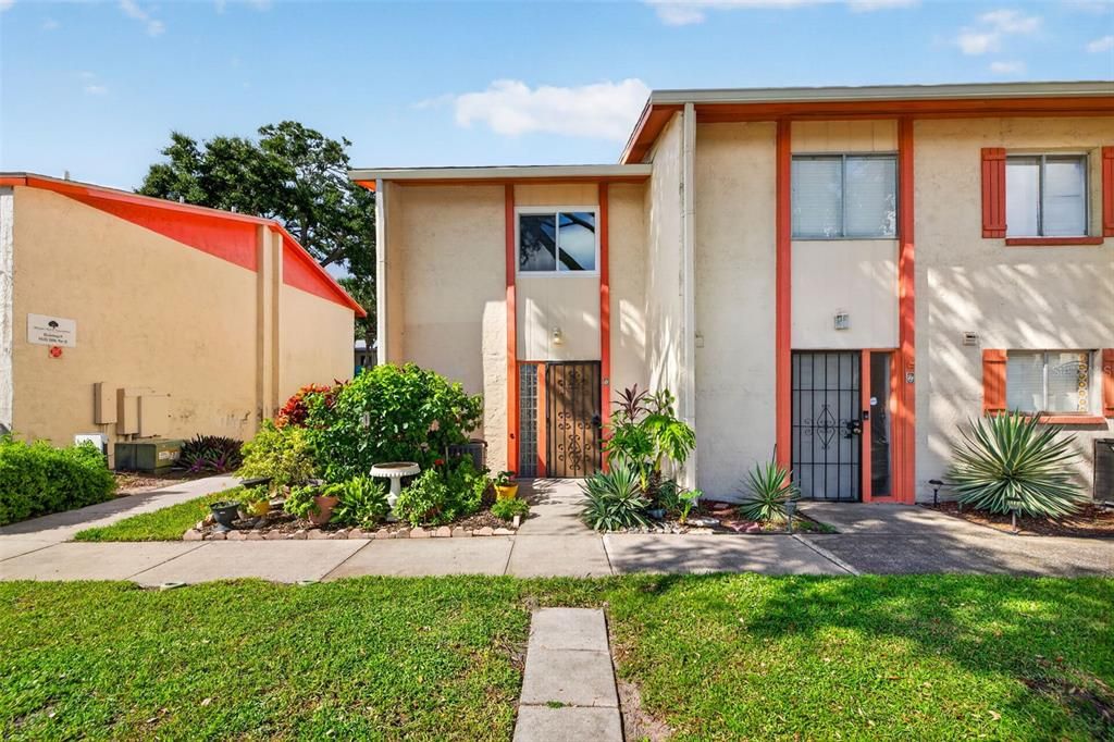 For Sale: $164,900 (2 beds, 1 baths, 1195 Square Feet)