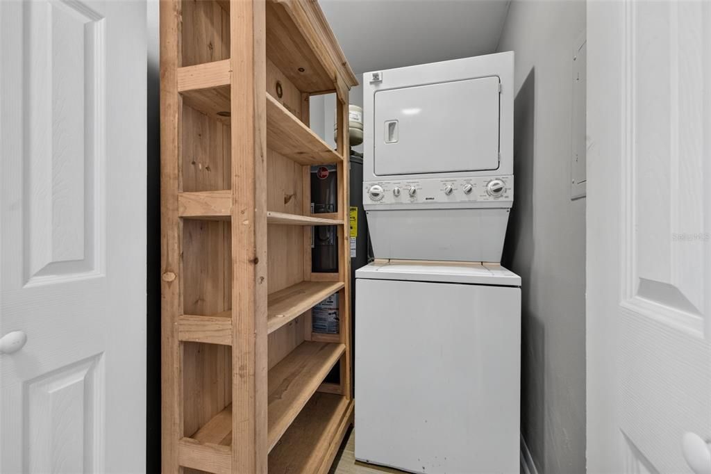 For Sale: $164,900 (2 beds, 1 baths, 1195 Square Feet)