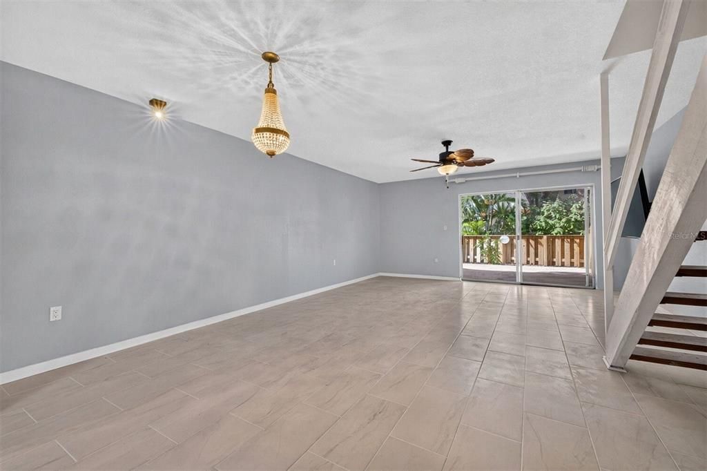 For Sale: $164,900 (2 beds, 1 baths, 1195 Square Feet)
