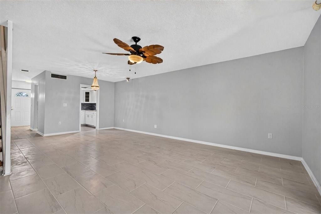 For Sale: $164,900 (2 beds, 1 baths, 1195 Square Feet)