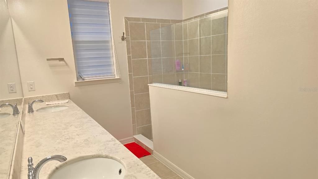 На продажу: $430,000 (4 спален, 3 ванн, 1854 Квадратных фут)
