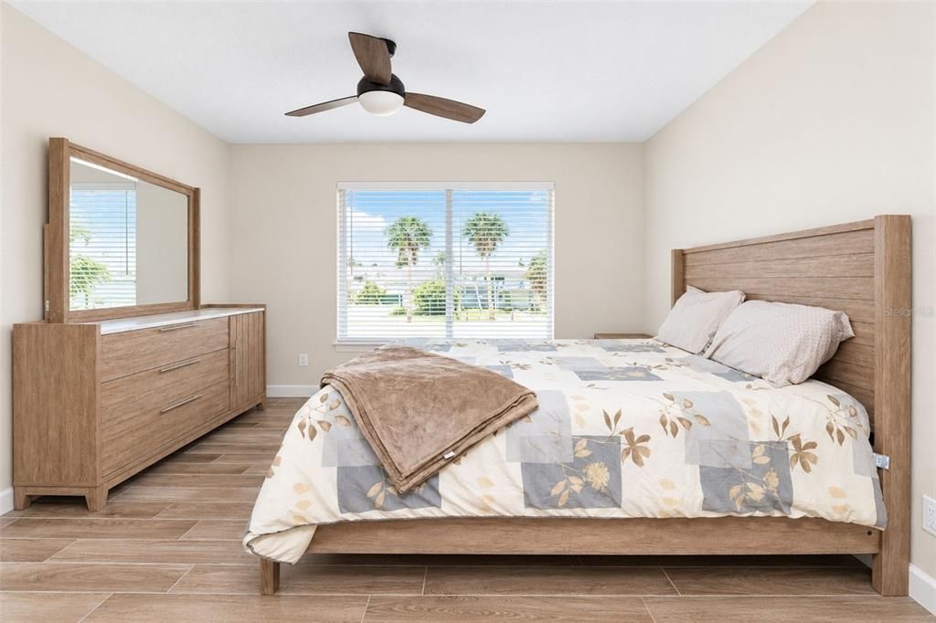 For Sale: $295,000 (1 beds, 1 baths, 657 Square Feet)