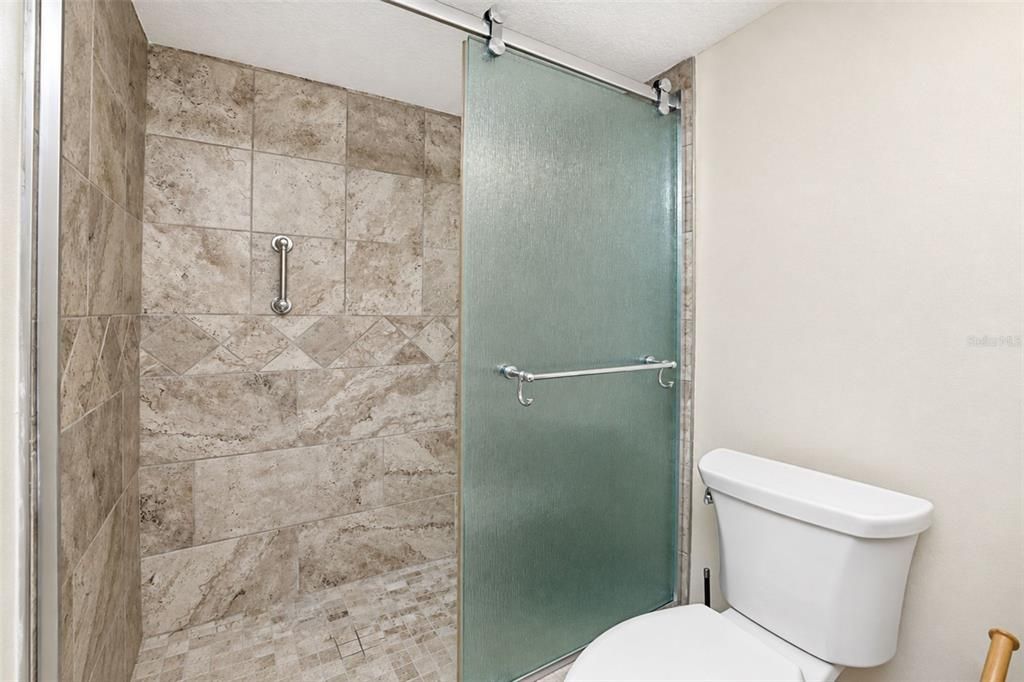 For Sale: $295,000 (1 beds, 1 baths, 657 Square Feet)