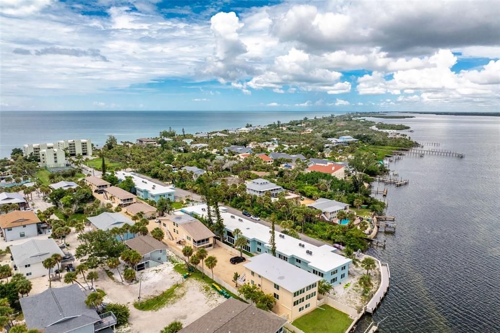 For Sale: $295,000 (1 beds, 1 baths, 657 Square Feet)