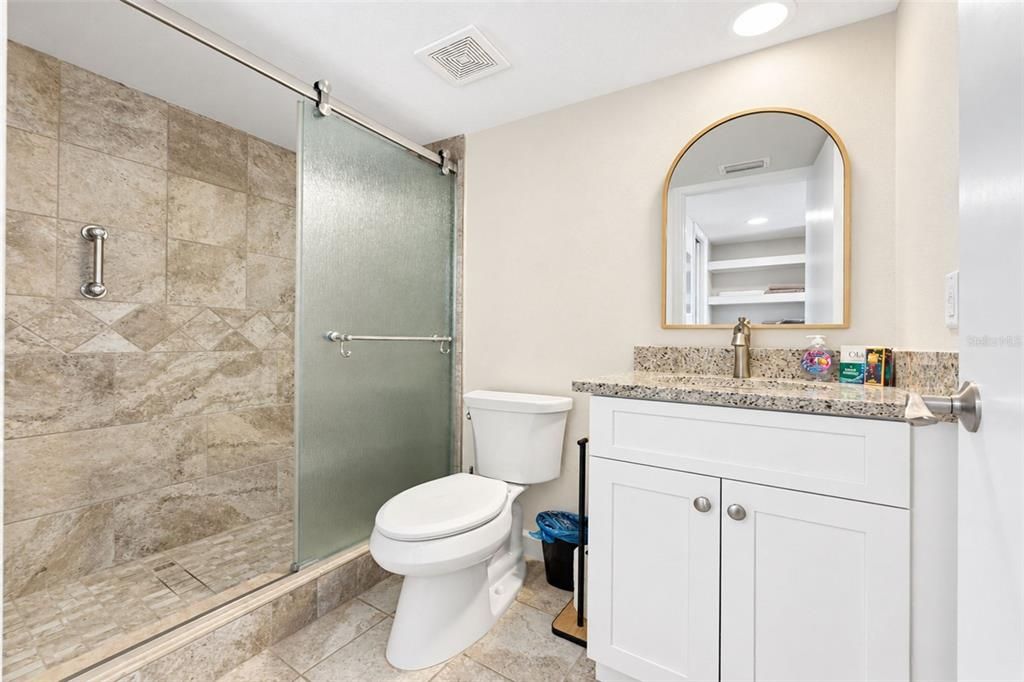For Sale: $295,000 (1 beds, 1 baths, 657 Square Feet)