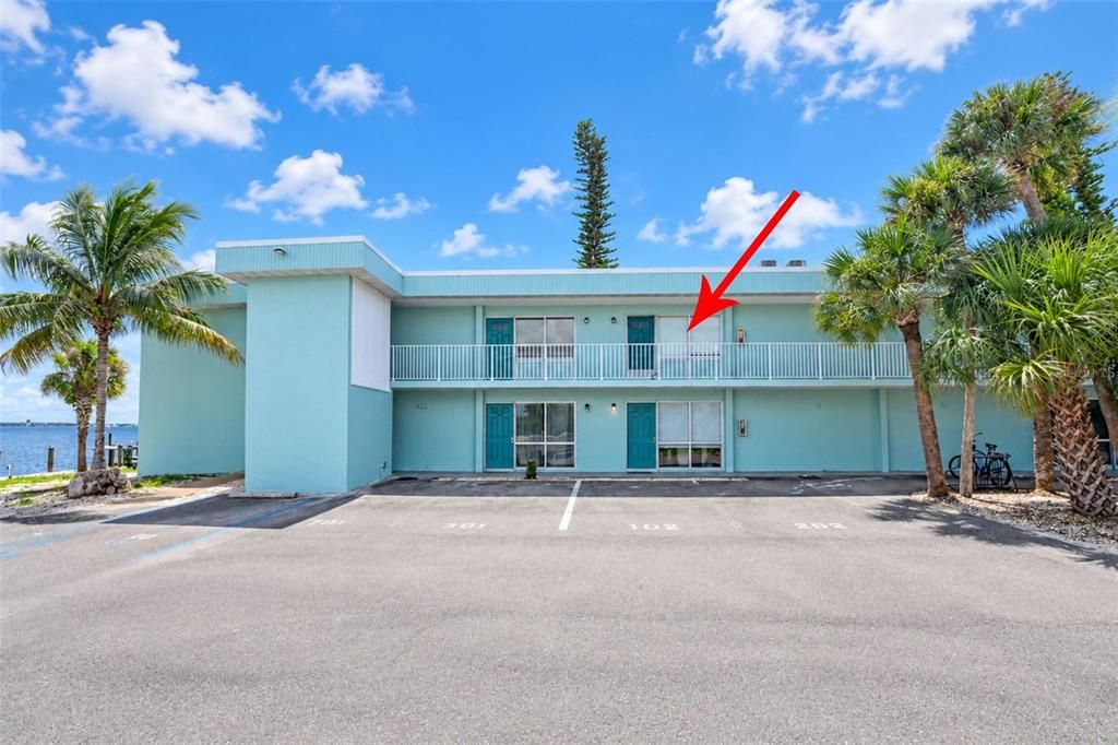 For Sale: $295,000 (1 beds, 1 baths, 657 Square Feet)