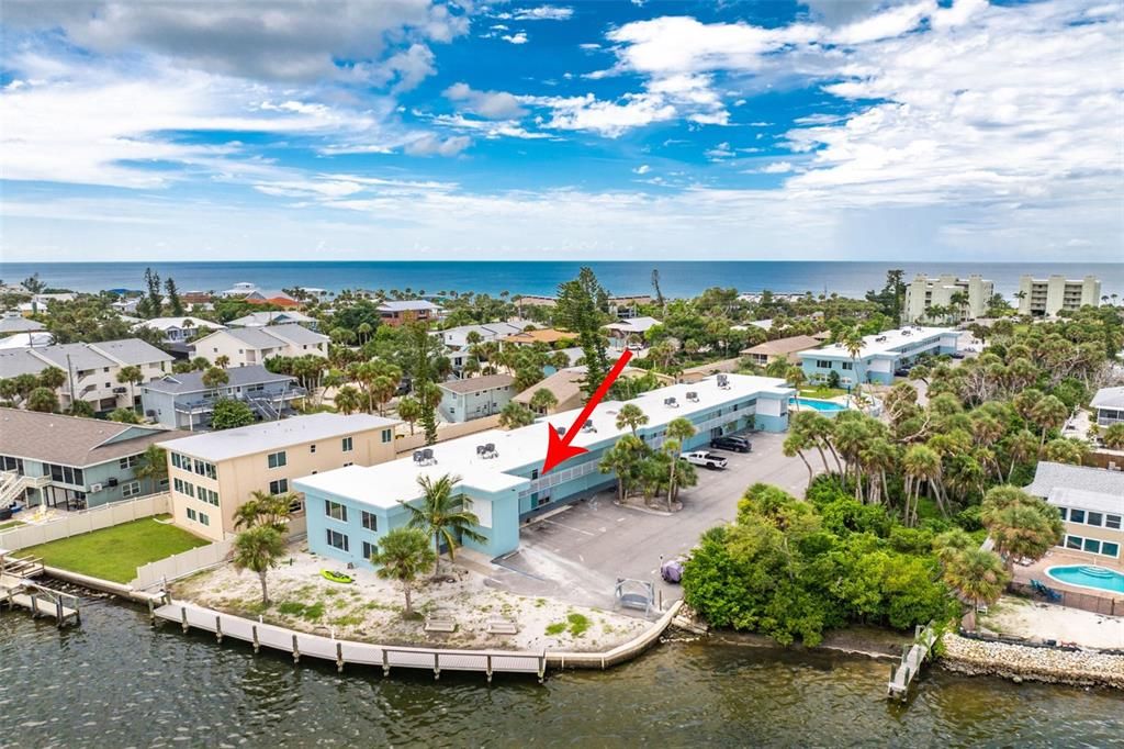 For Sale: $295,000 (1 beds, 1 baths, 657 Square Feet)