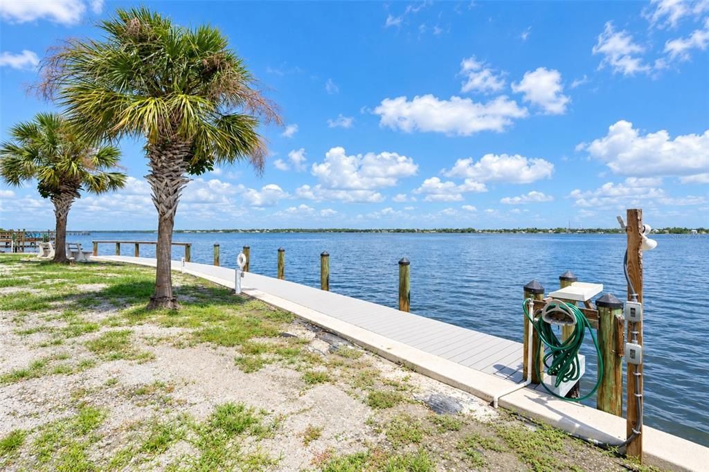For Sale: $295,000 (1 beds, 1 baths, 657 Square Feet)