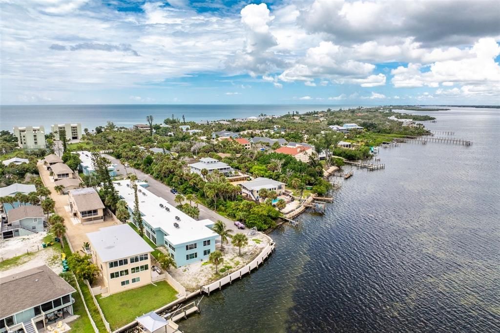 For Sale: $295,000 (1 beds, 1 baths, 657 Square Feet)