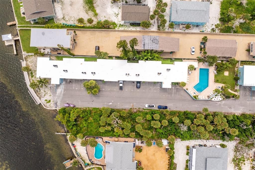 For Sale: $295,000 (1 beds, 1 baths, 657 Square Feet)