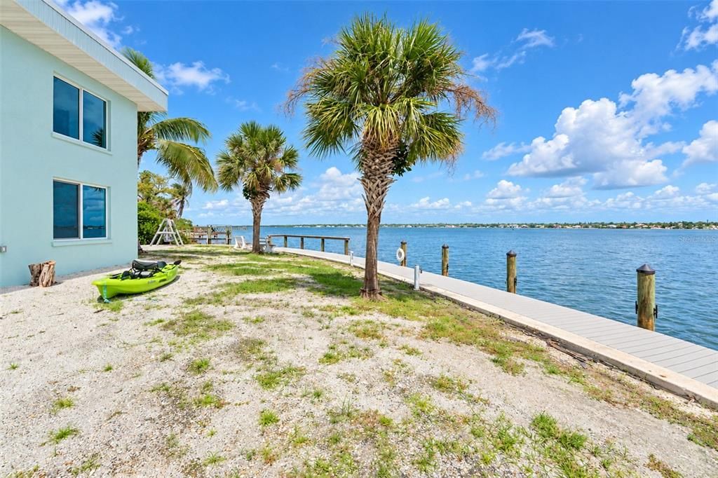 For Sale: $295,000 (1 beds, 1 baths, 657 Square Feet)