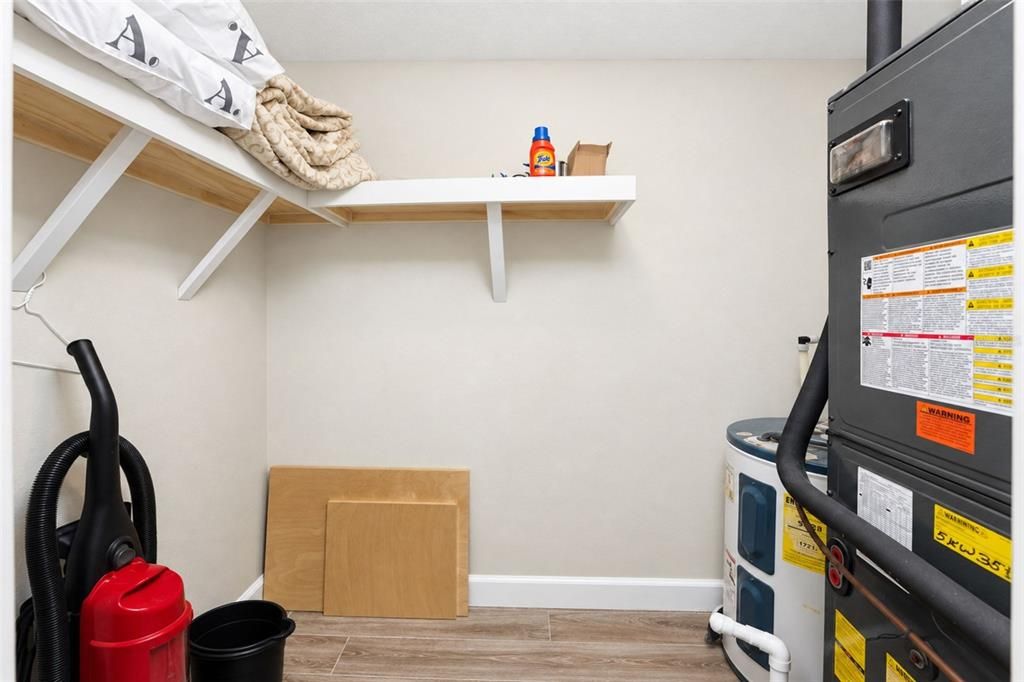 For Sale: $295,000 (1 beds, 1 baths, 657 Square Feet)