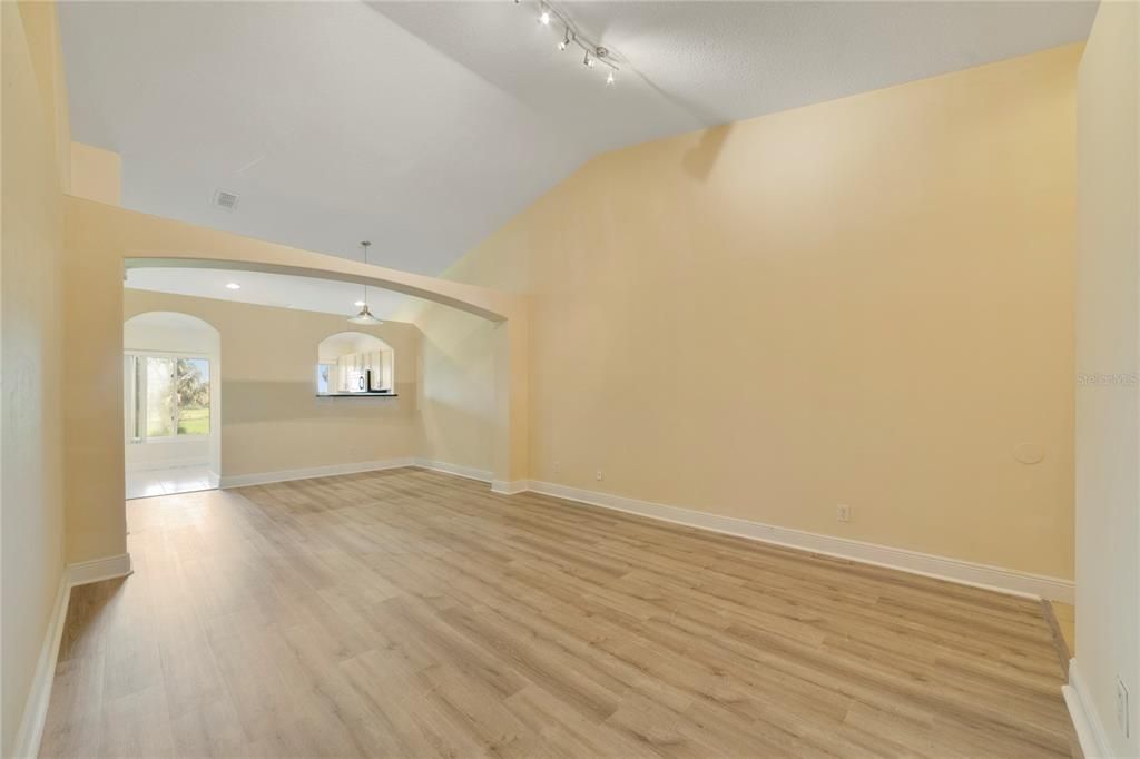 На продажу: $199,900 (3 спален, 2 ванн, 1136 Квадратных фут)